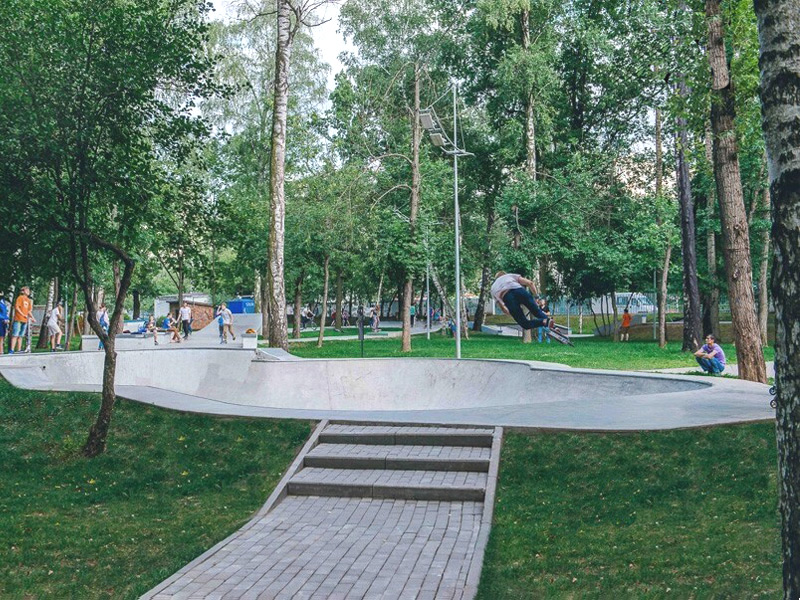 Скейтпарк в Лианозовском парке на ул. Угличской у станции м. Алтуфьево на северо-востоке Москвы