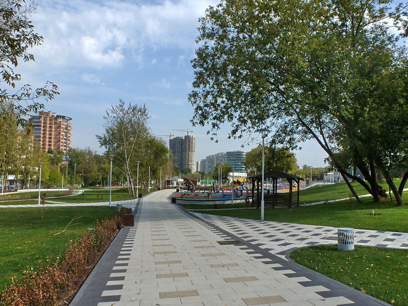 Парк «Академический» на ул. Дмитрия Ульянова