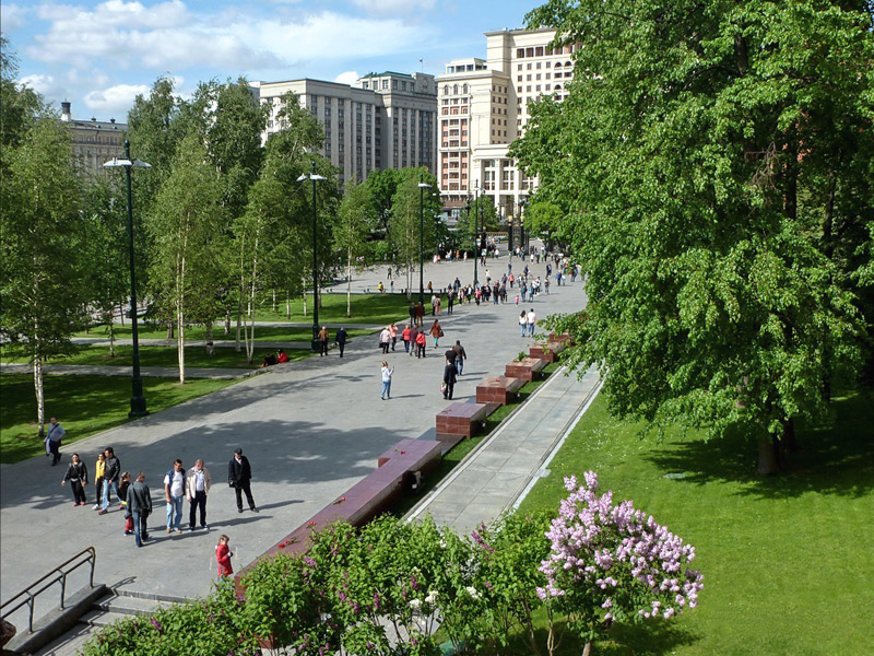 Александровский сад — парк вдоль западной стены Кремля