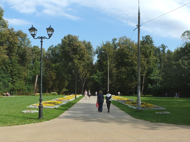 Филёвский парк на берегу Москвы-реки на западе Москвы