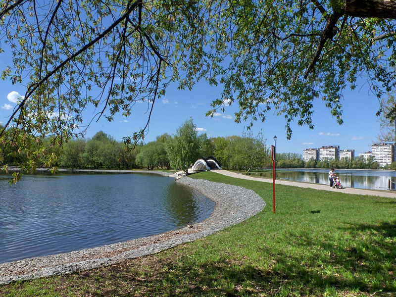 Головинские пруды — пейзажный парк на берегах трёх одноимённых прудов на севере Москвы