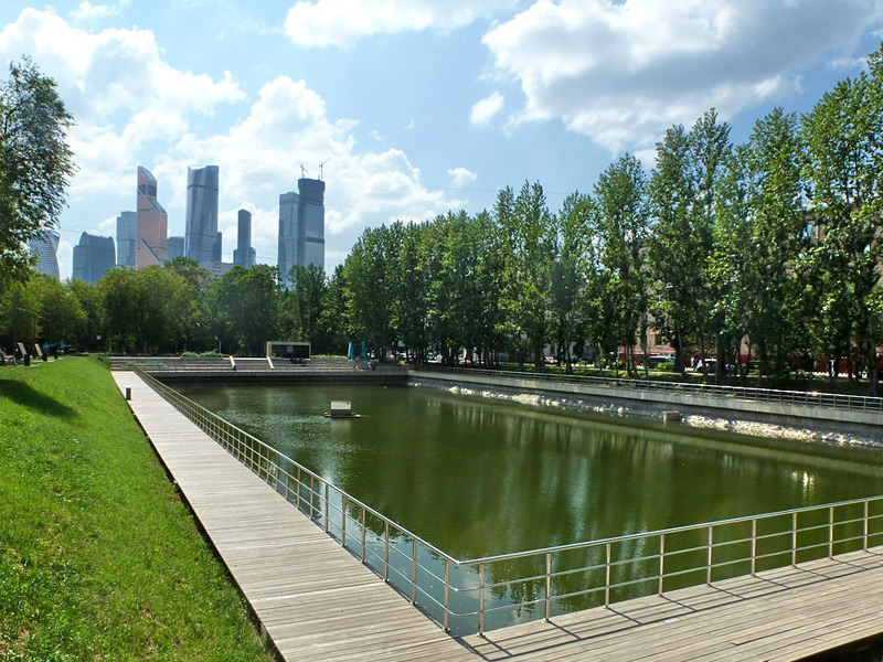 Парк «Красногвардейские пруды» у Звенигородского шоссе